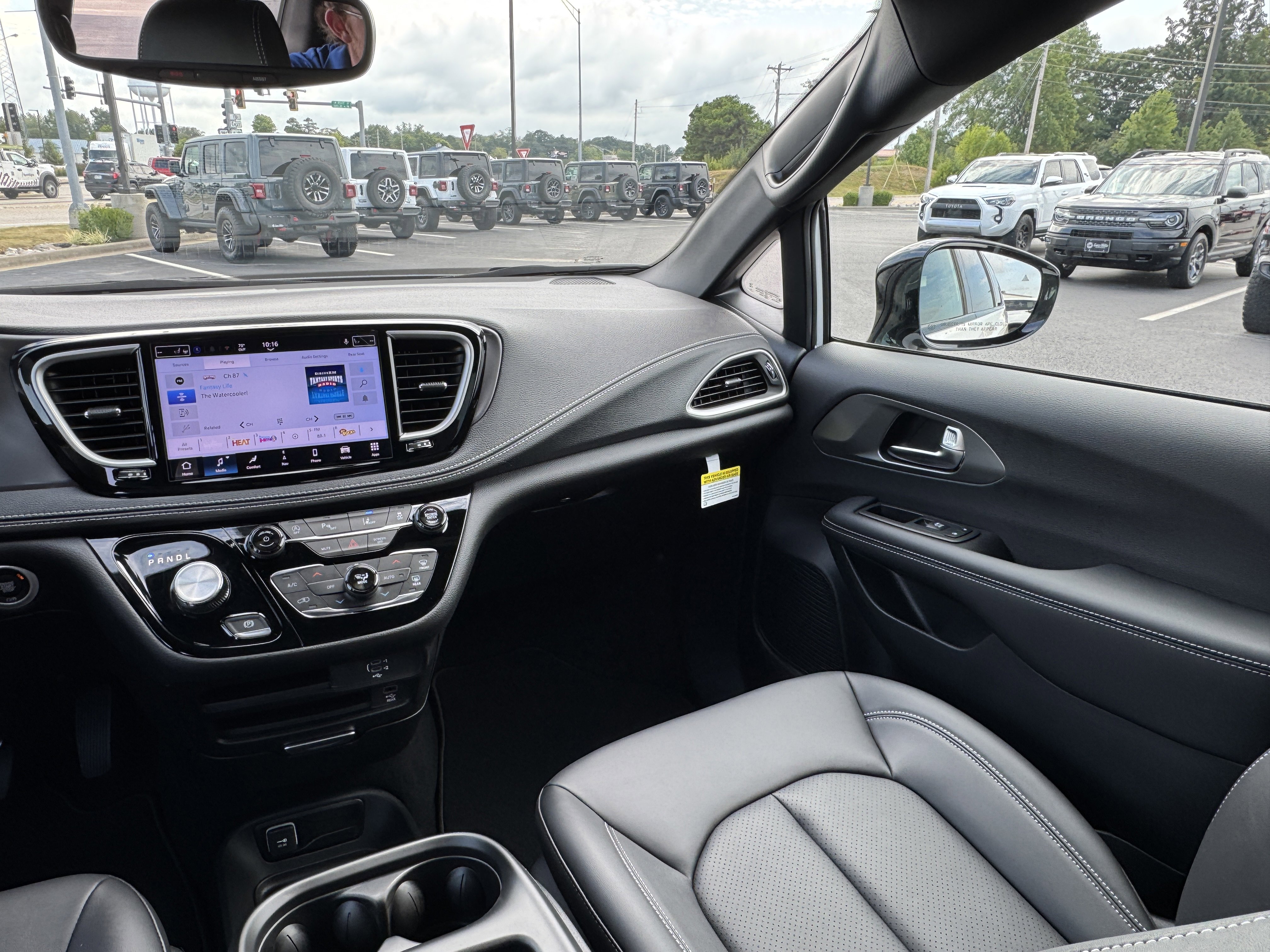 New 2026 Chrysler Pacifica Limited w/ S Appearance Package image 19