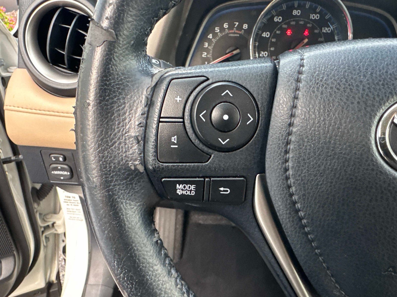Used 2015 Toyota RAV4 Limited FWD image 32