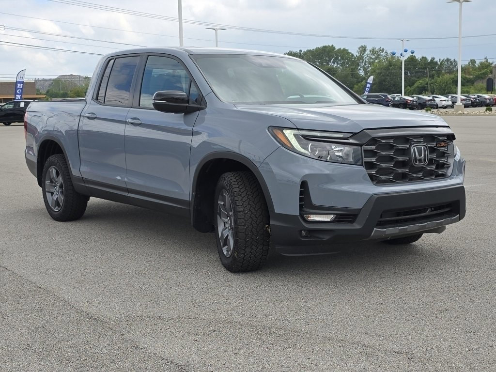Used 2025 Honda Ridgeline TrailSport image 3