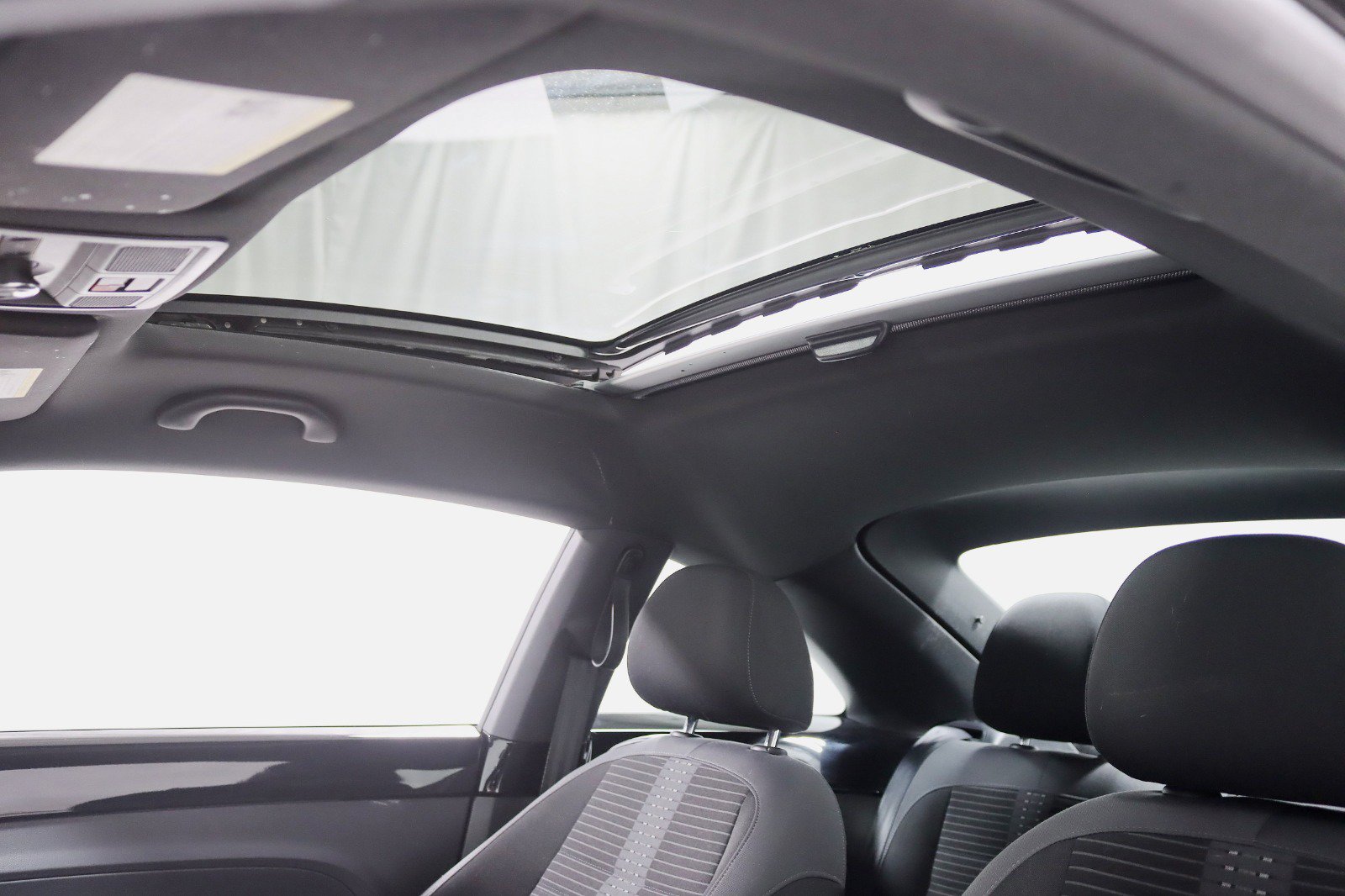 Used 2014 Volkswagen Beetle R-Line FWD image 27