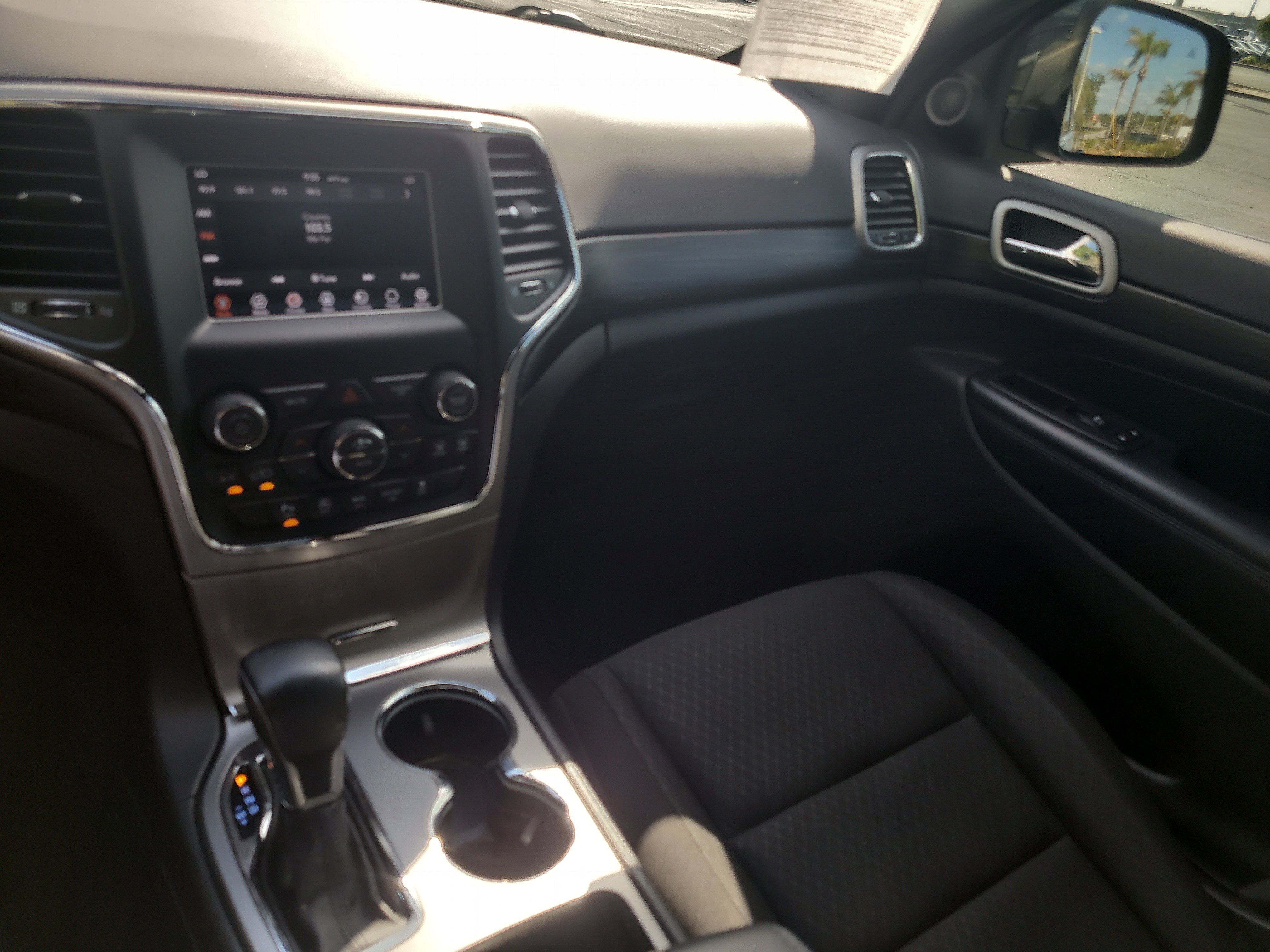 Used 2021 Jeep Grand Cherokee Laredo image 21