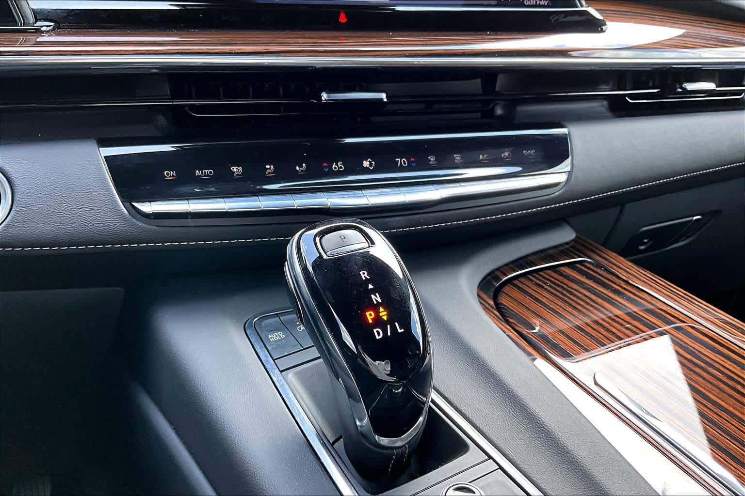 Used 2024 Cadillac Escalade Premium Luxury RWD image 33