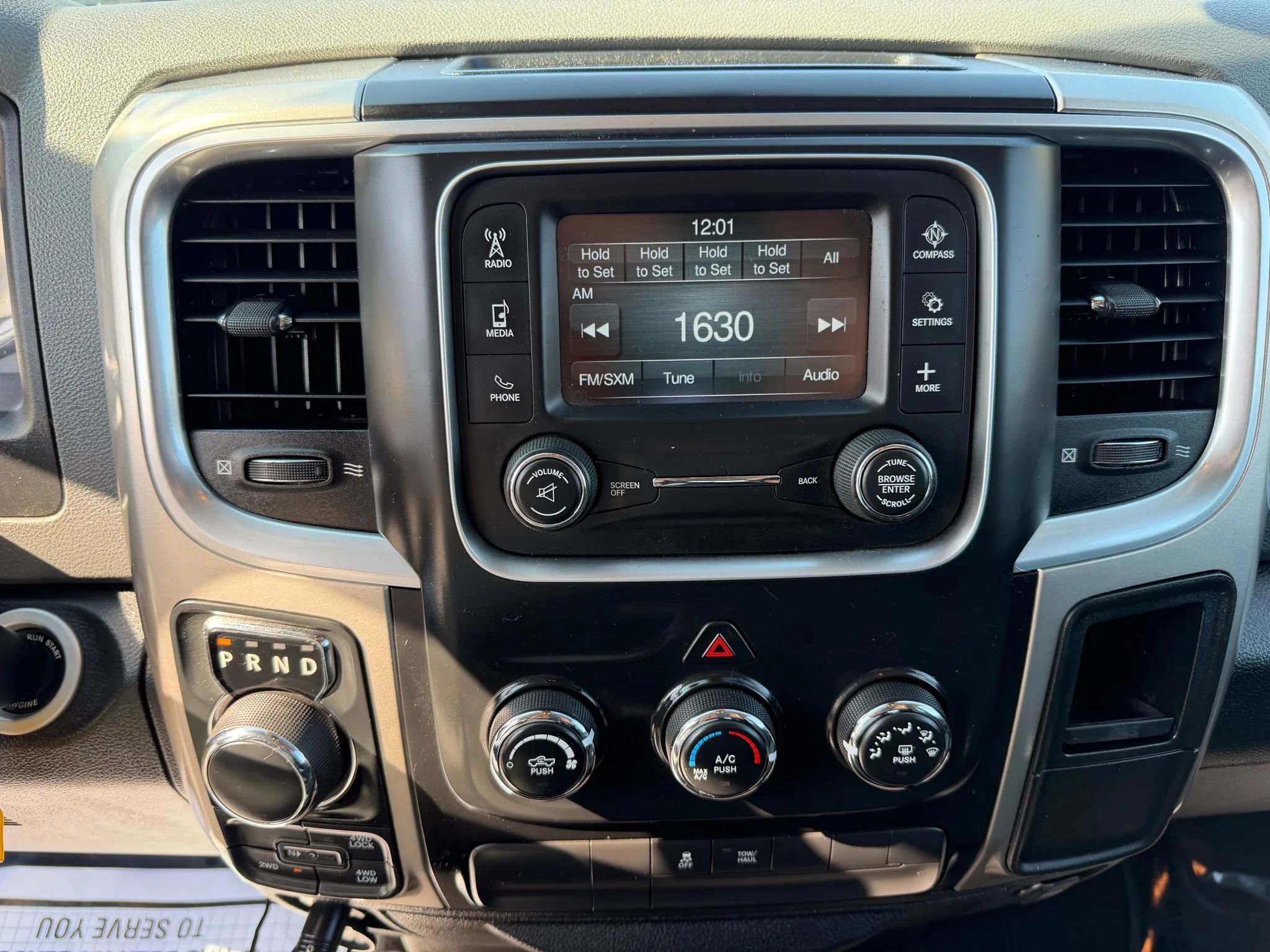 Used 2017 RAM 1500 Classic SLT AWD/4WD image 28