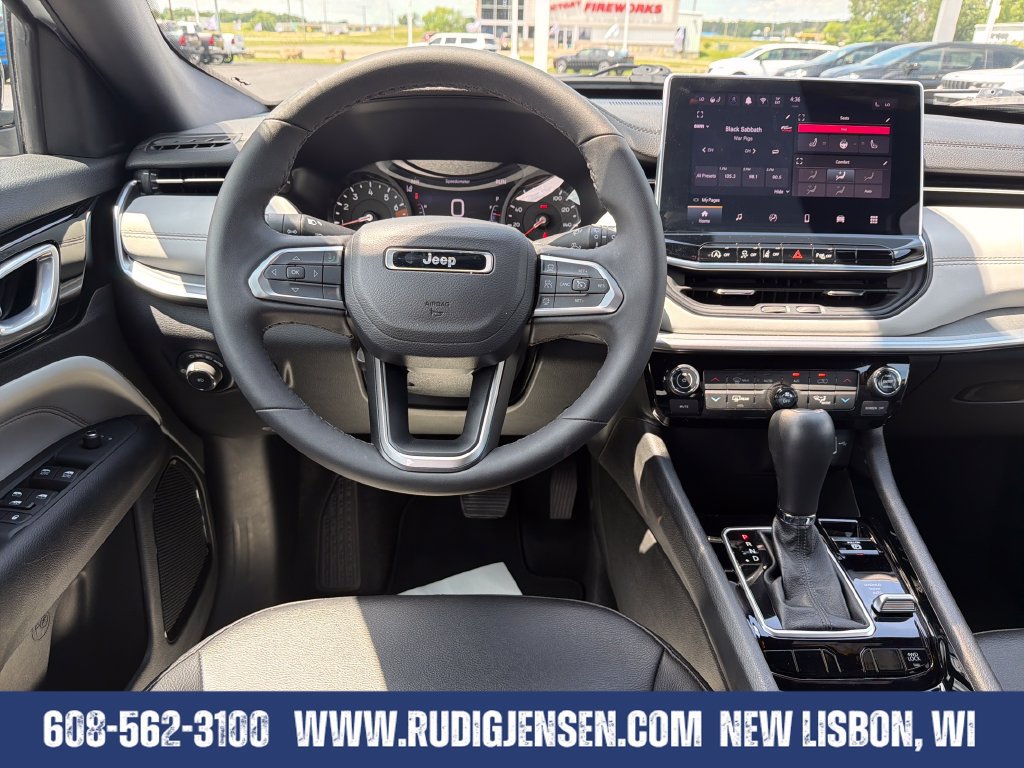 Used 2025 Jeep Compass Limited AWD/4WD image 13