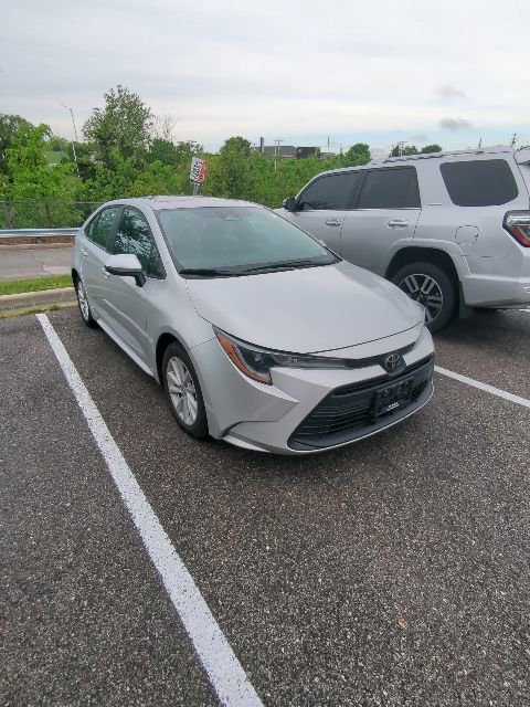 Used 2024 Toyota Corolla LE w/ LE Premium Package FWD image 6