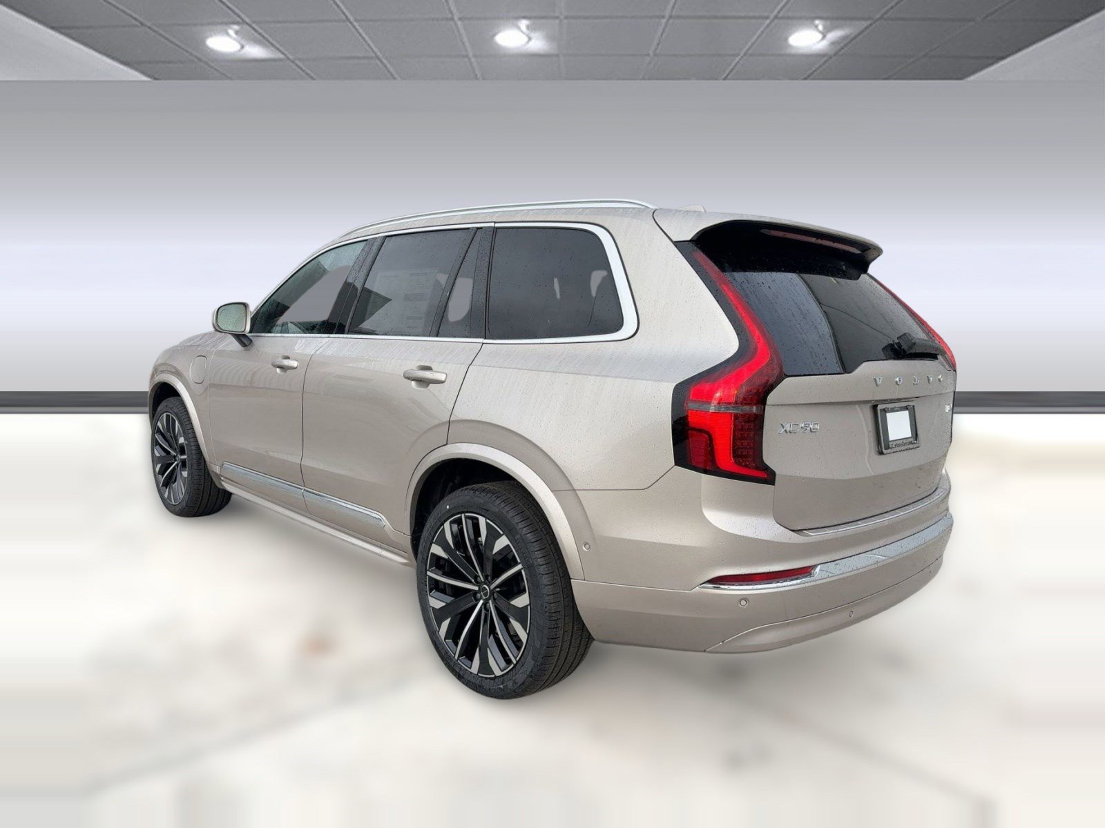 New 2026 Volvo XC90 T8 Plus w/ Protection Package Premier image 3