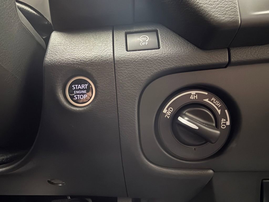 Used 2025 Nissan Frontier SV AWD/4WD image 29