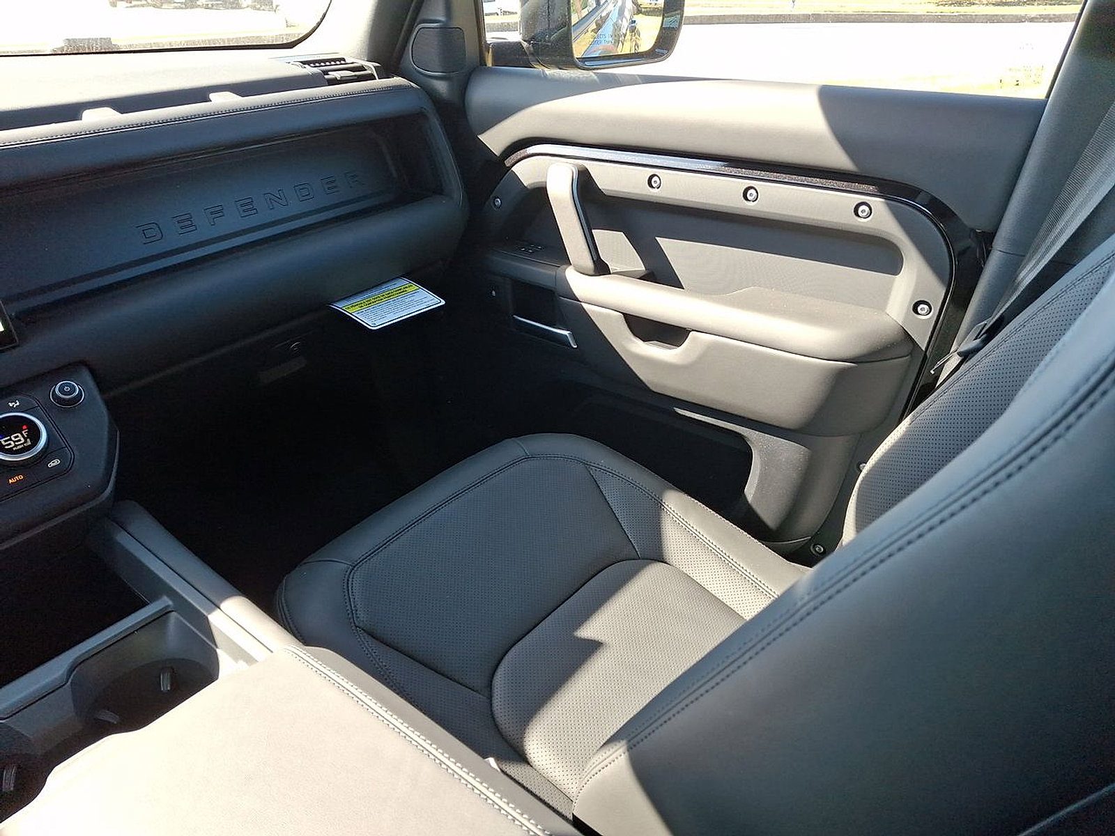 New 2025 Land Rover Defender 110 X-Dynamic SE image 10