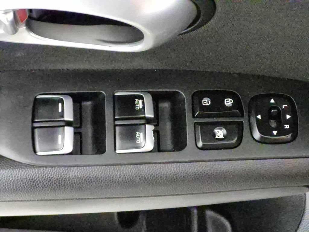 Used 2018 Kia Soul + FWD image 16