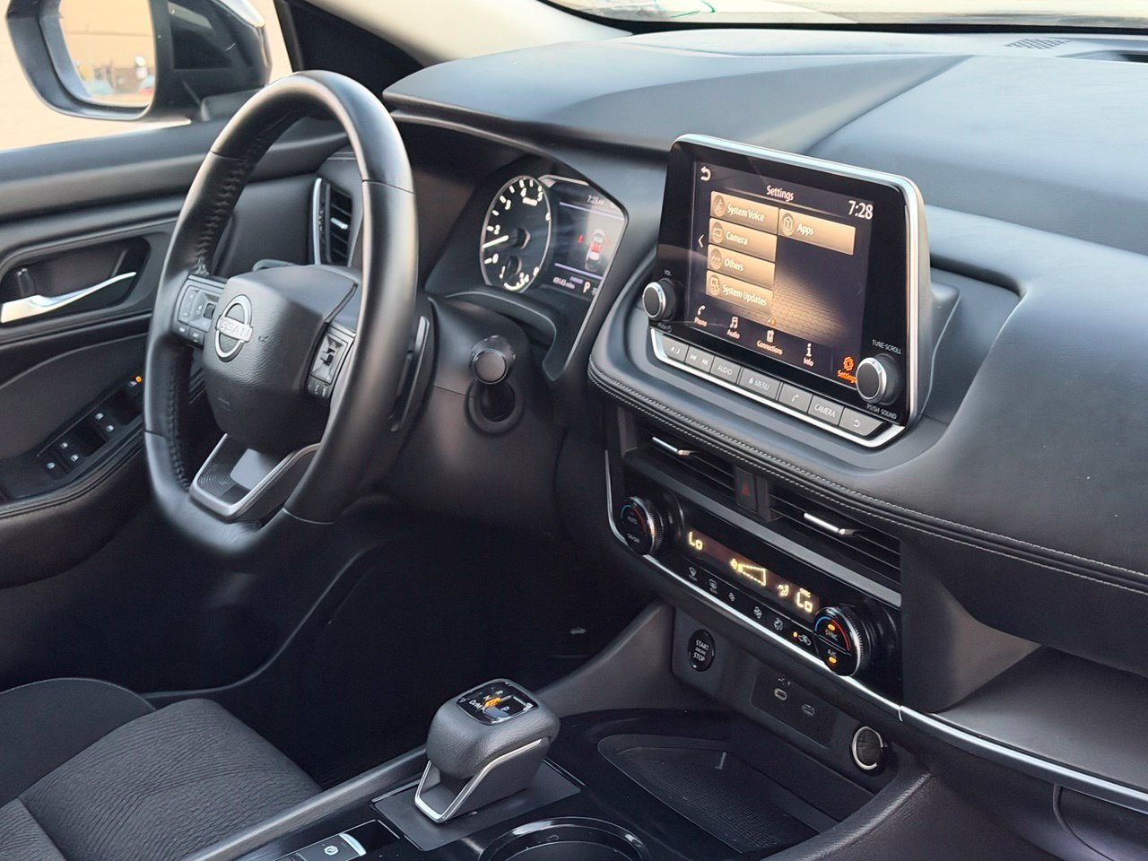 Certified 2025 Nissan Rogue SV FWD image 36