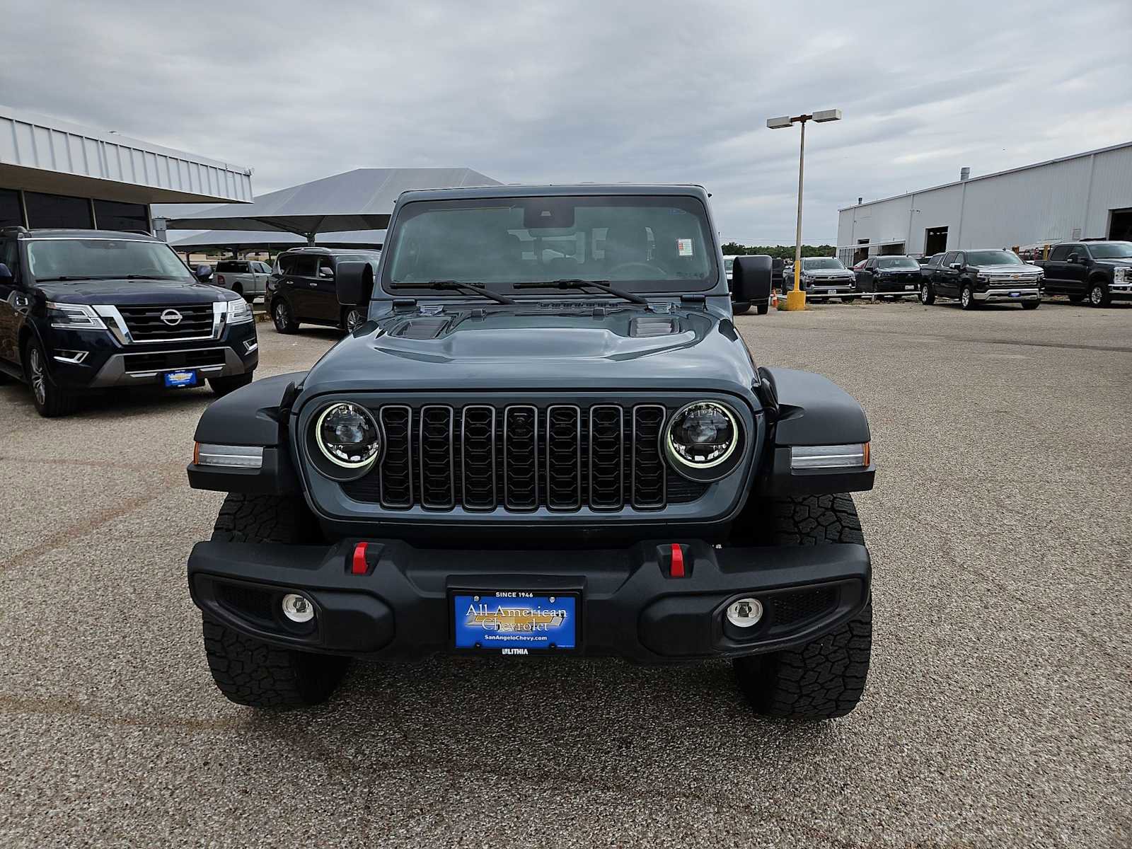 Used 2025 Jeep Gladiator Rubicon w/ Convenience Group AWD/4WD image 3