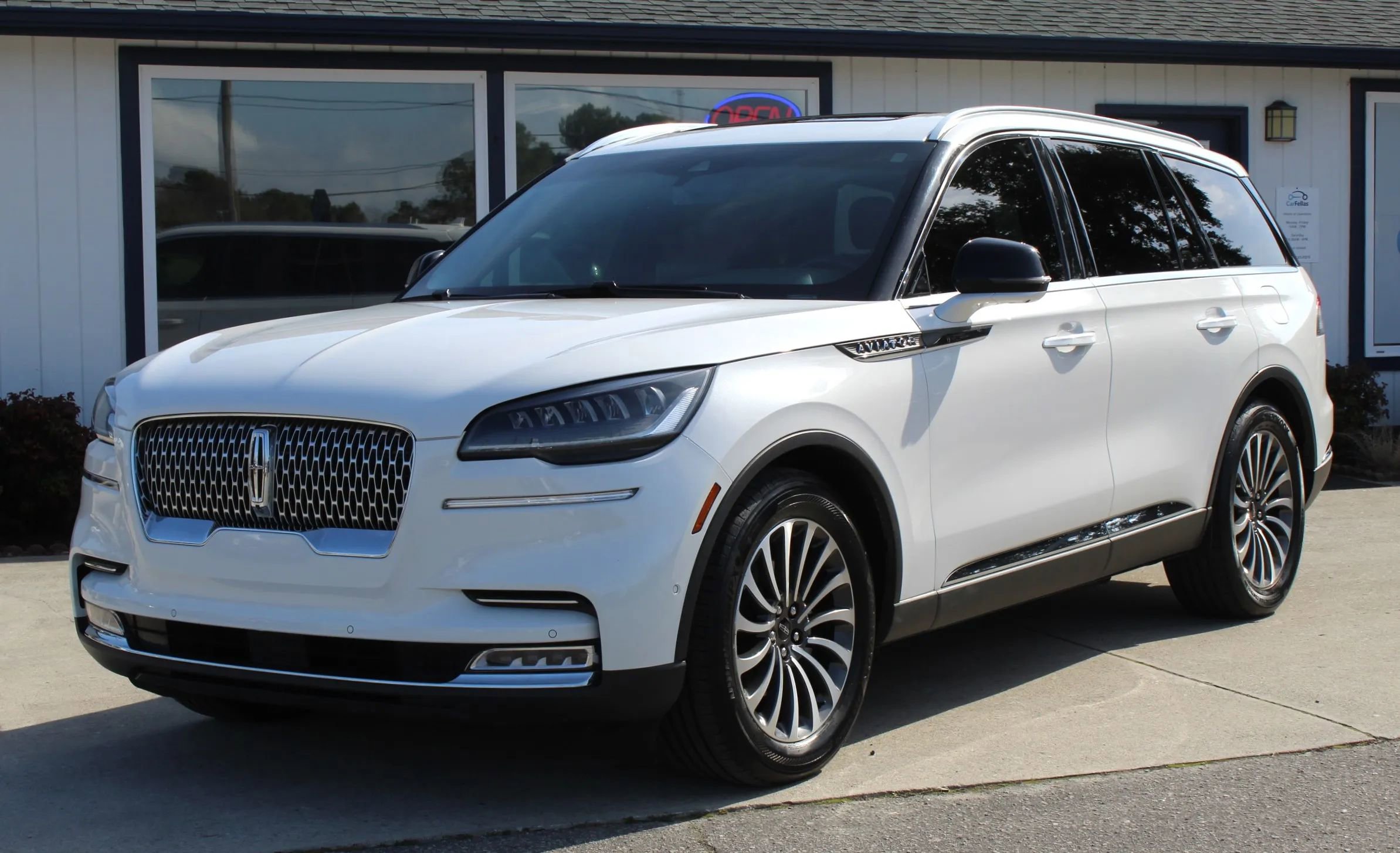 Used 2021 Lincoln Aviator Reserve w/ Equipment Group 201A image 1