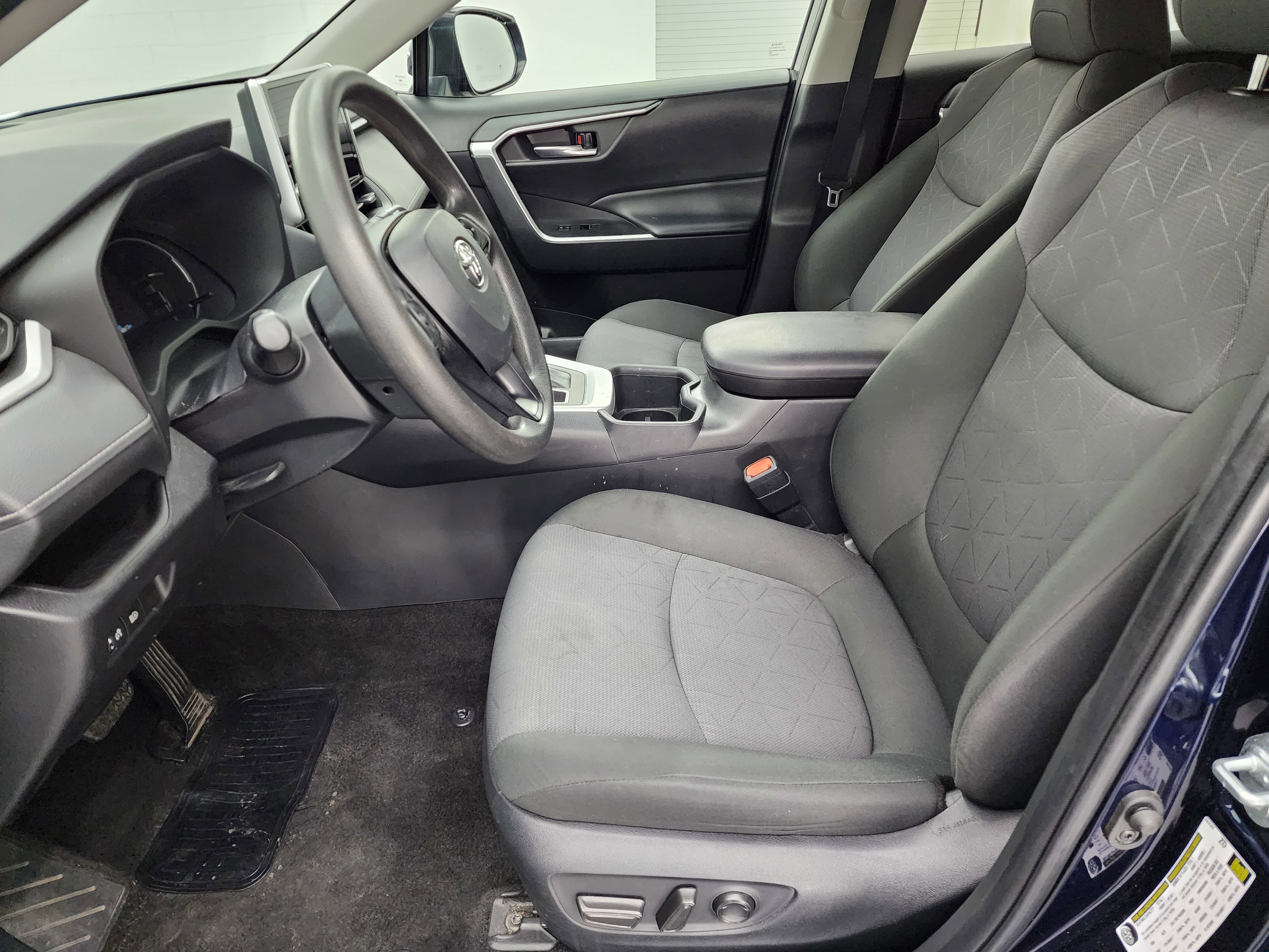 Used 2024 Toyota RAV4 XLE image 8