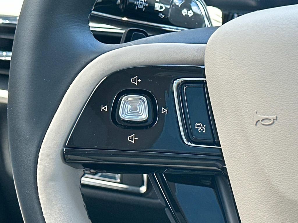 New 2025 Lincoln Corsair Grand Touring w/ Rear Removable Package Tray image 25