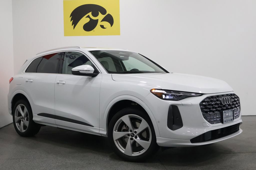 Used 2025 Audi Q5 Premium w/ Premium Plus AWD/4WD image 2