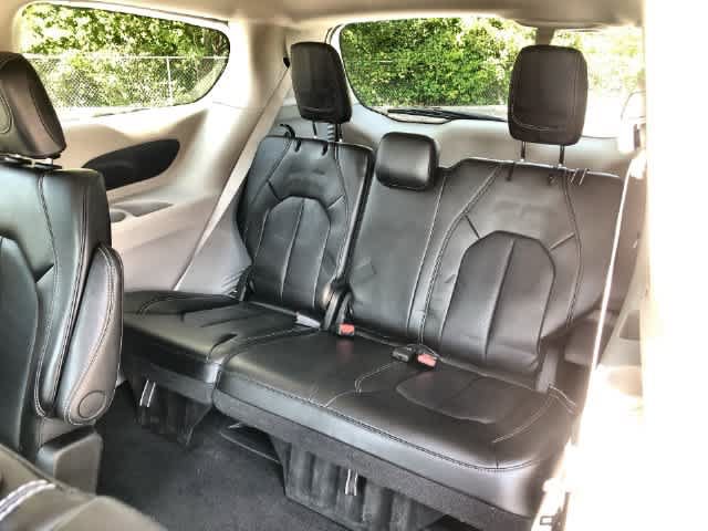 Certified 2024 Chrysler Pacifica Touring-L FWD image 32