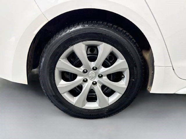 Used 2020 Toyota Corolla LE FWD image 31