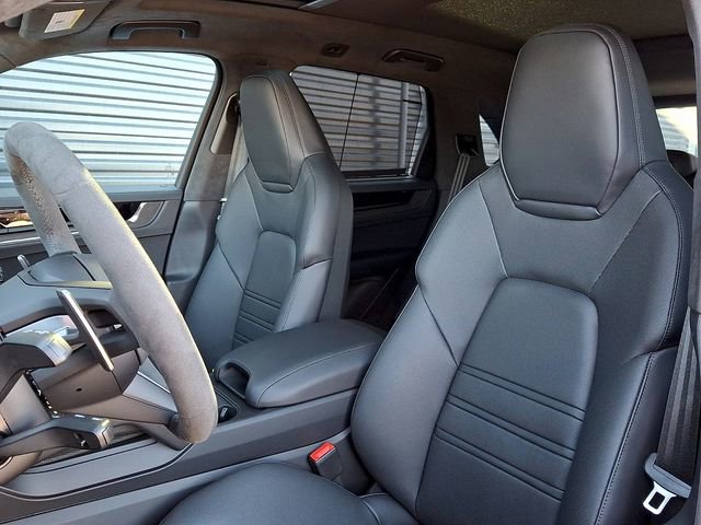 New 2026 Porsche Cayenne GTS image 5