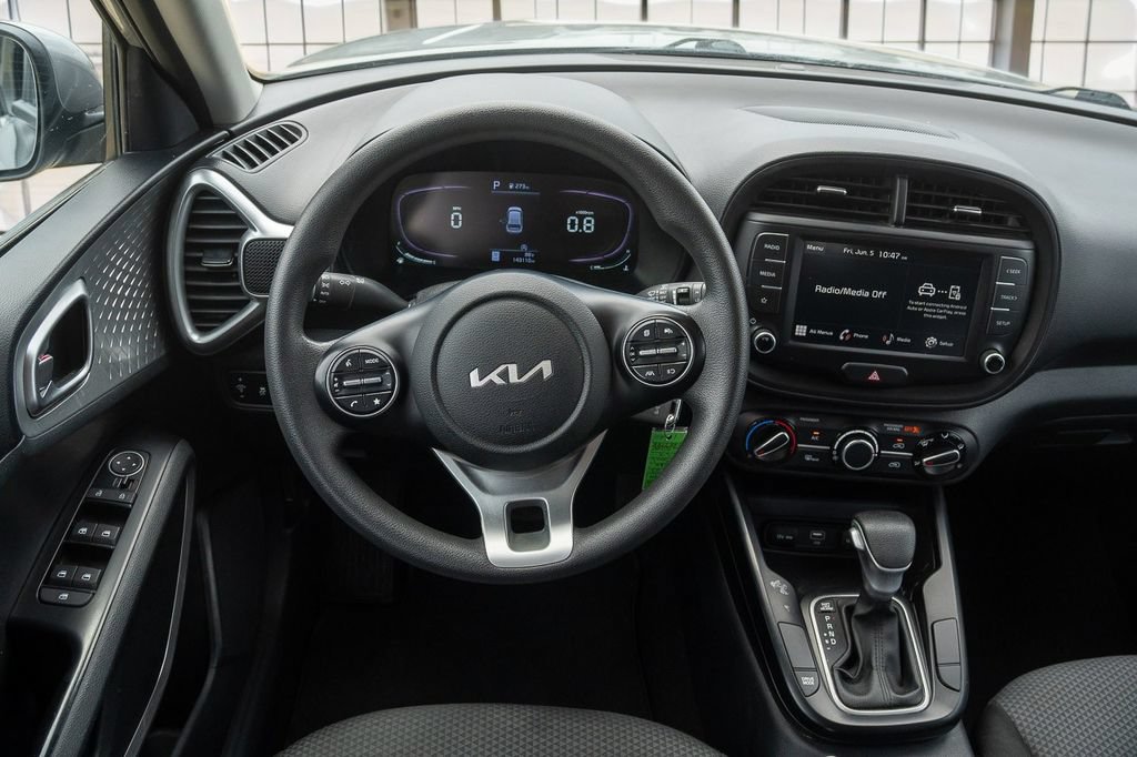 Used 2023 Kia Soul LX w/ LX Technology Package FWD image 7