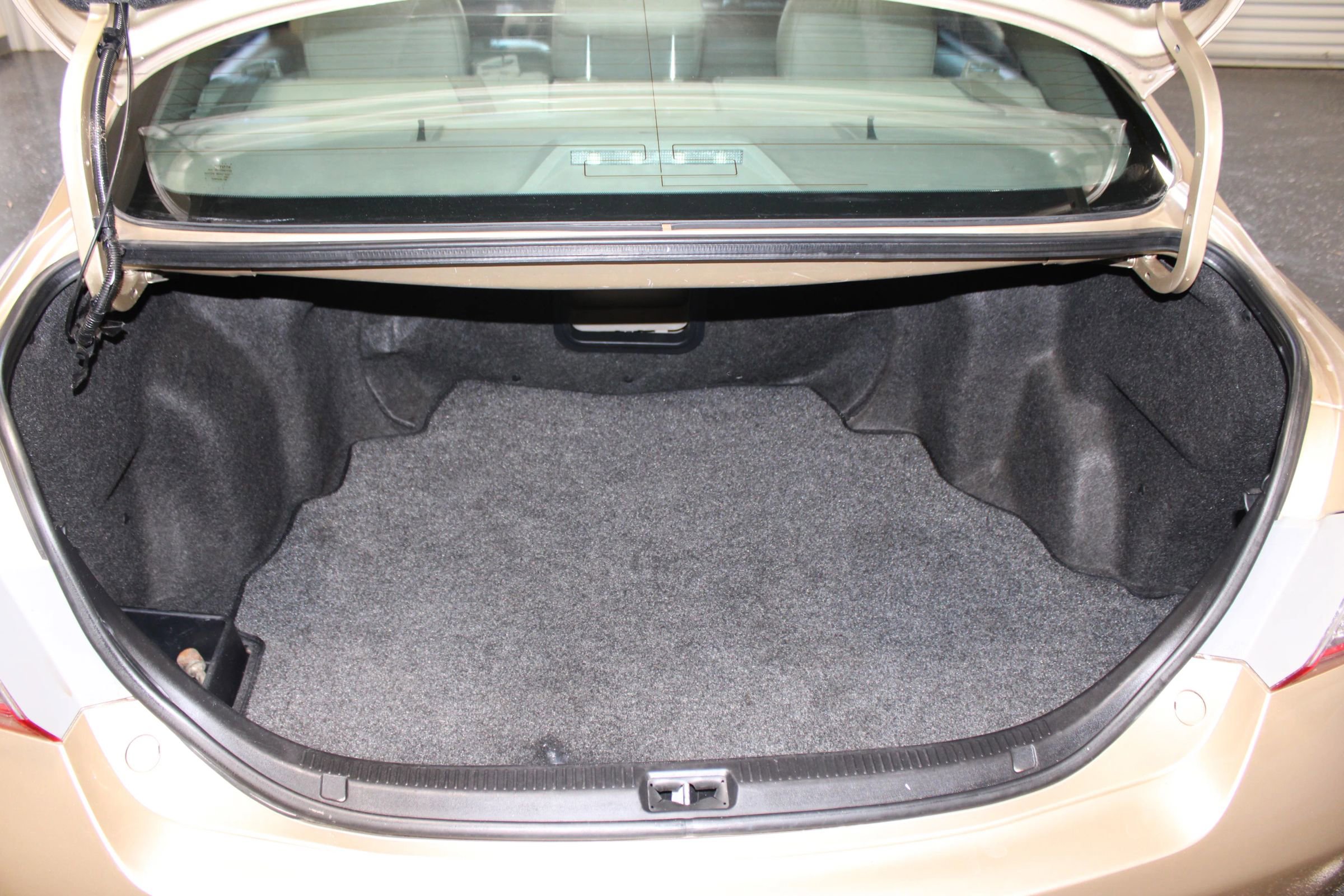 Used 2010 Toyota Camry XLE image 24