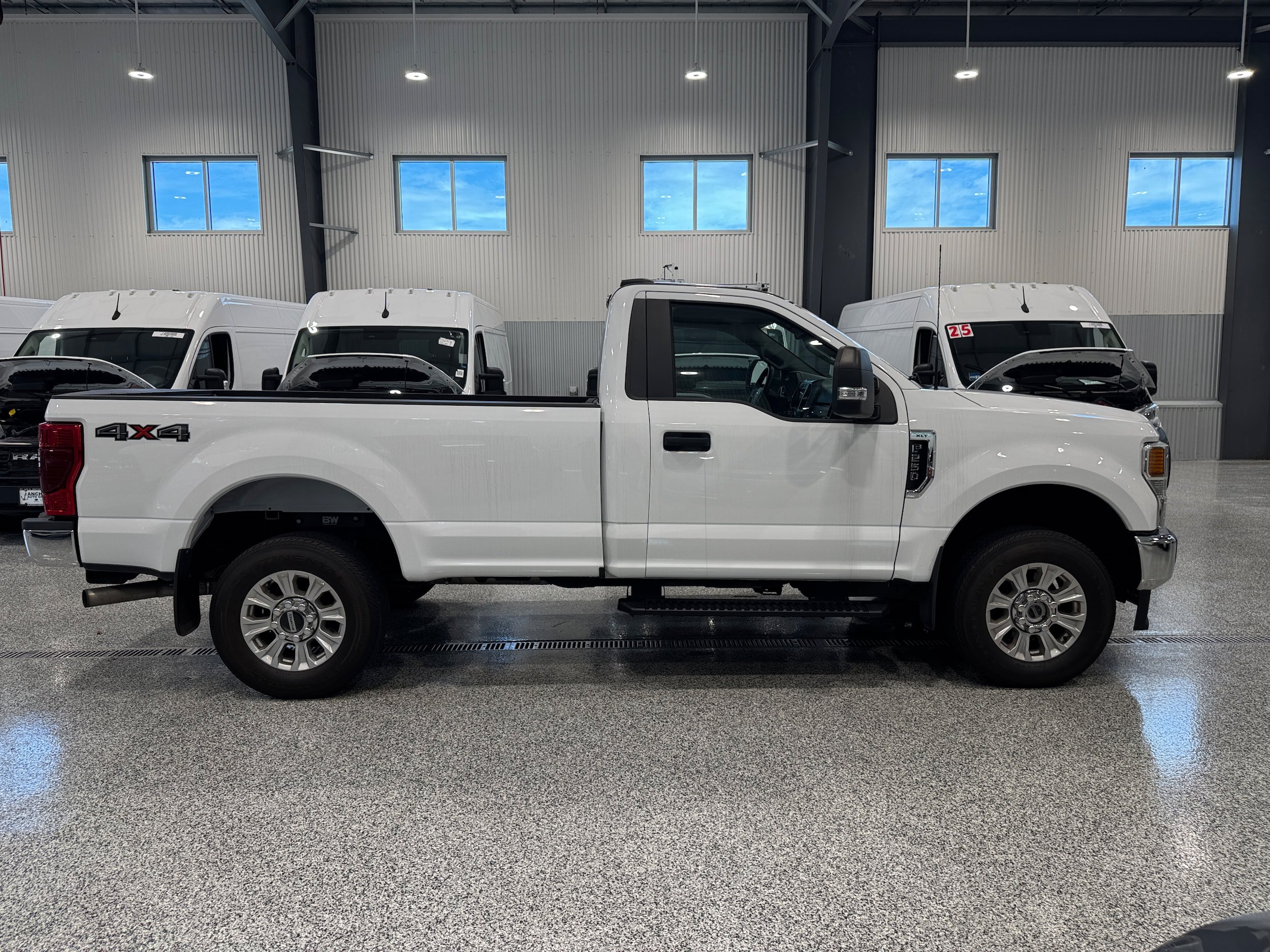 Used 2022 Ford F250 XLT w/ XLT Value Package AWD/4WD image 4