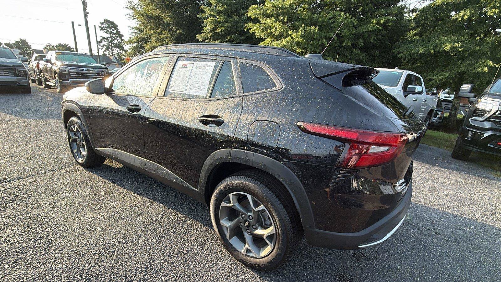 Used 2024 Chevrolet Trax LT w/ Driver Confidence Package FWD image 10