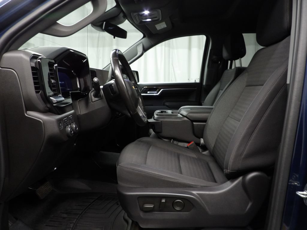 Used 2022 Chevrolet Silverado 1500 LT AWD/4WD image 15
