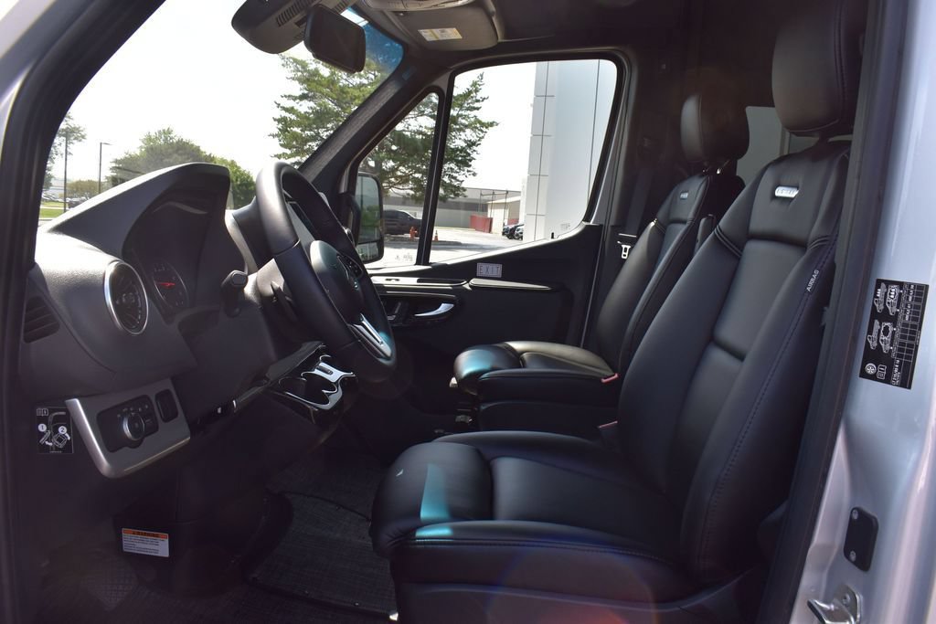 Used 2022 Mercedes-Benz Sprinter 3500 image 25