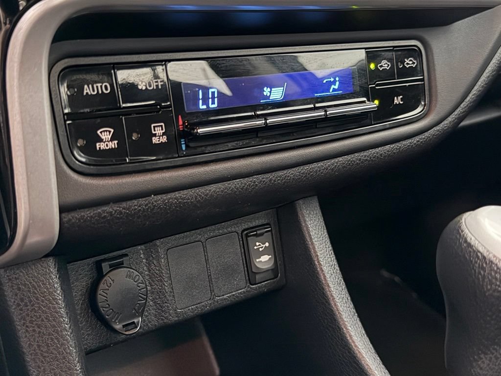 Used 2018 Toyota Corolla LE FWD image 39