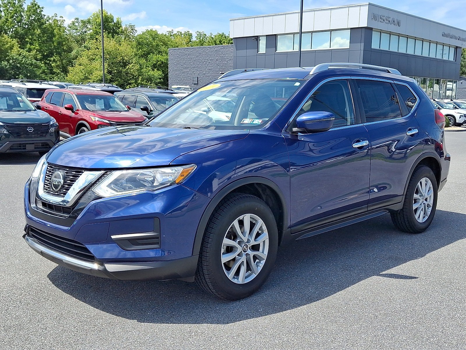 Used 2019 Nissan Rogue SV AWD/4WD image 3