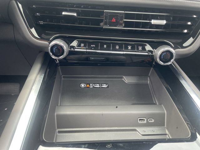 New 2026 Chevrolet Suburban Z71 w/ Z71 Off-Road Package AWD/4WD image 19