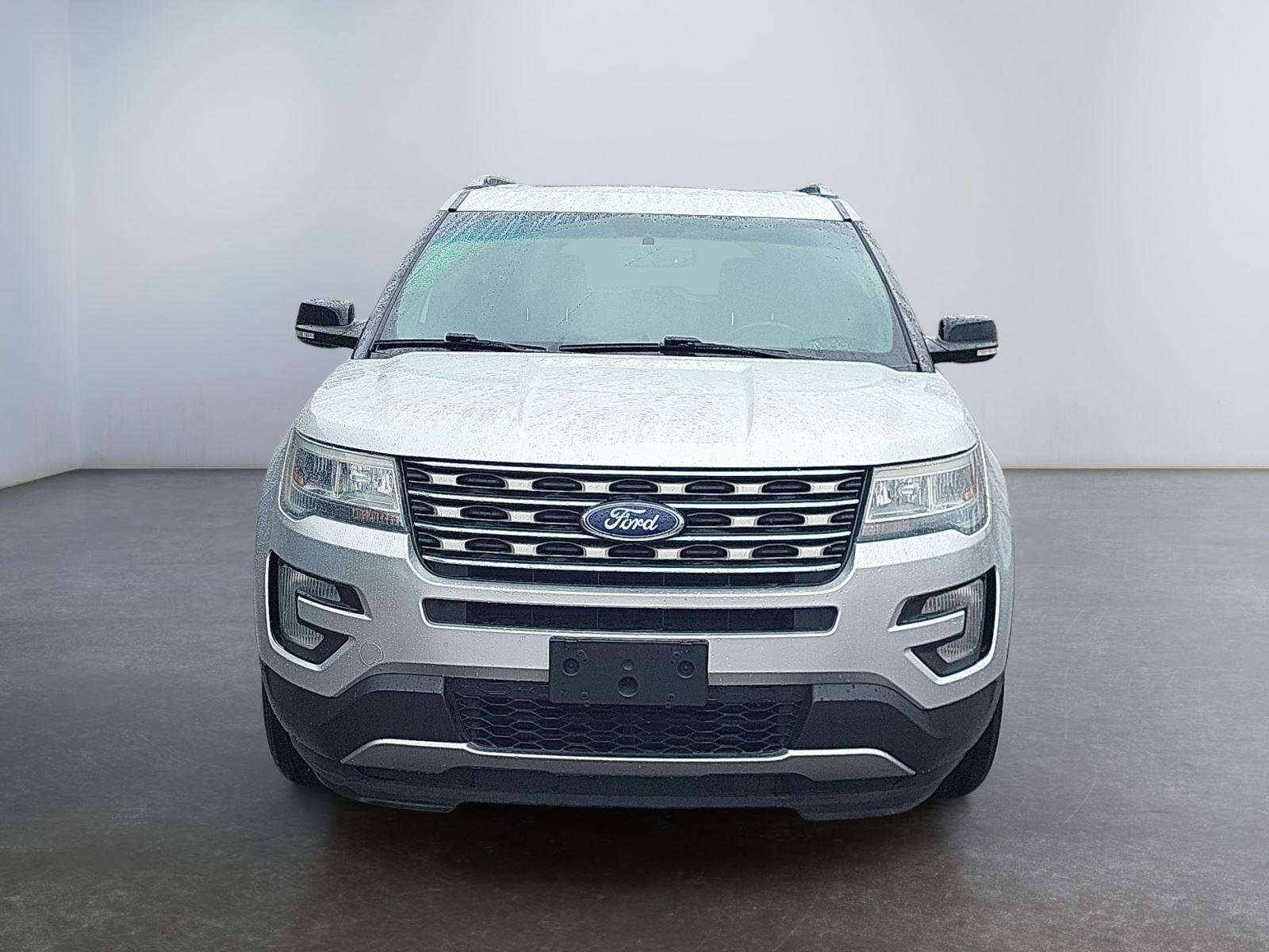 Used 2016 Ford Explorer XLT w/ Equipment Group 201A AWD/4WD image 8