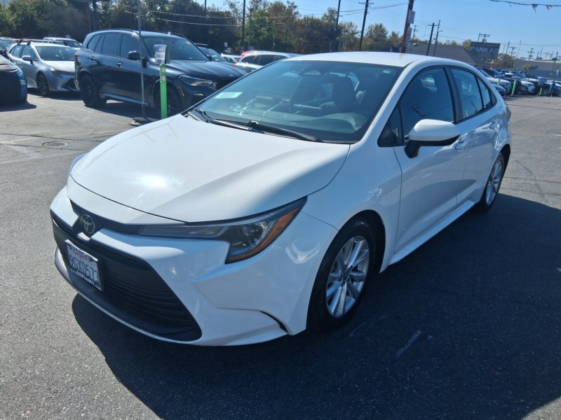 Used 2023 Toyota Corolla LE w/ LE Convenience Package FWD image 3