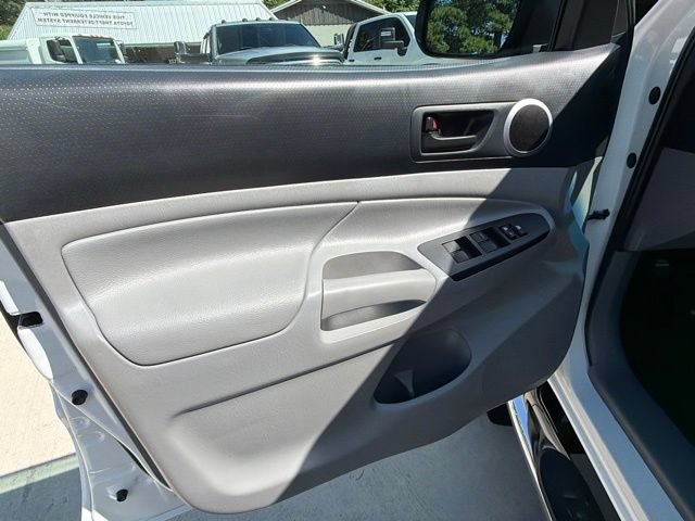 Used 2015 Toyota Tacoma PreRunner w/ SR5 Package RWD image 38