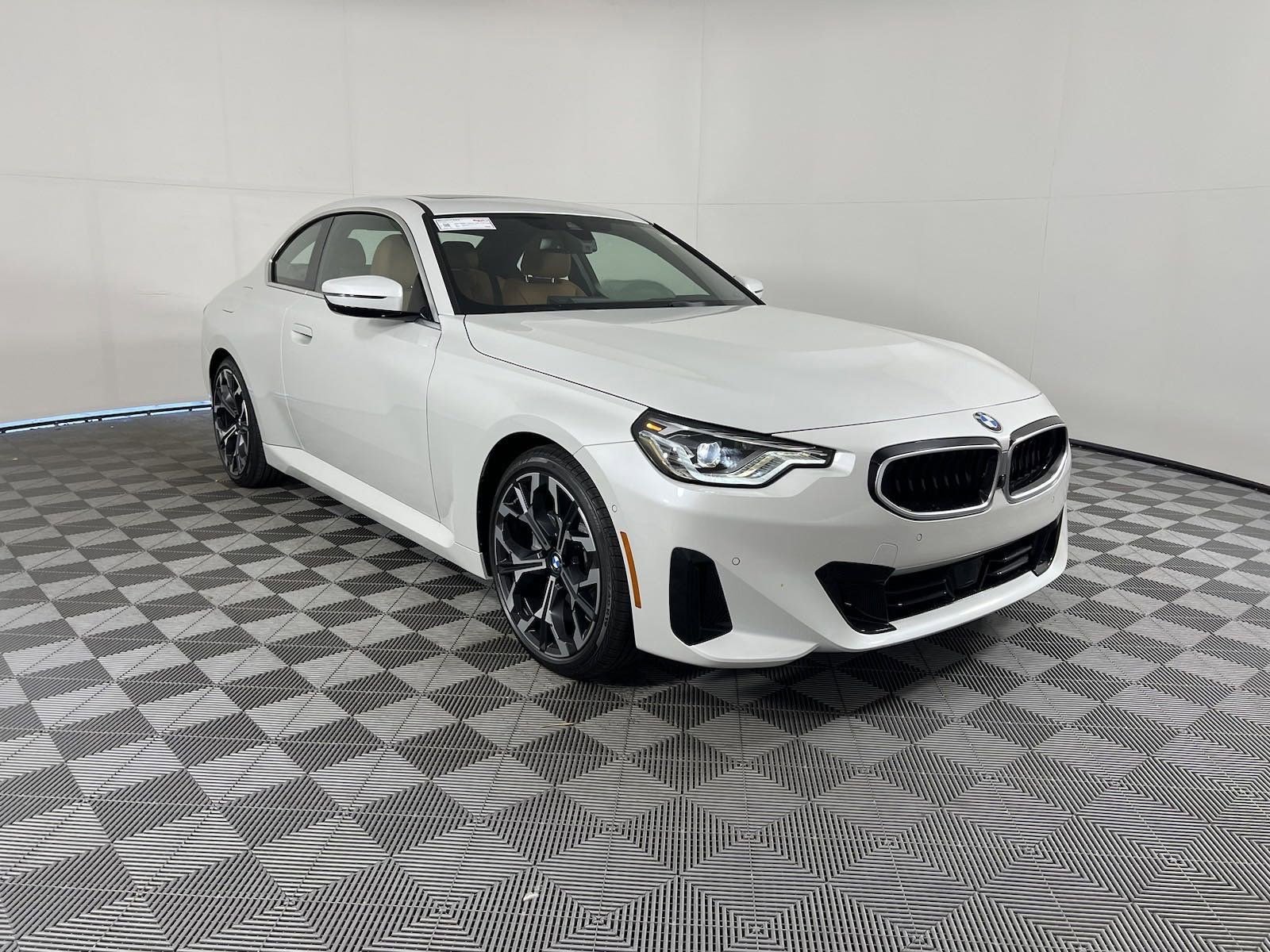 Used 2025 BMW 230i Coupe w/ M Sport Package image 6