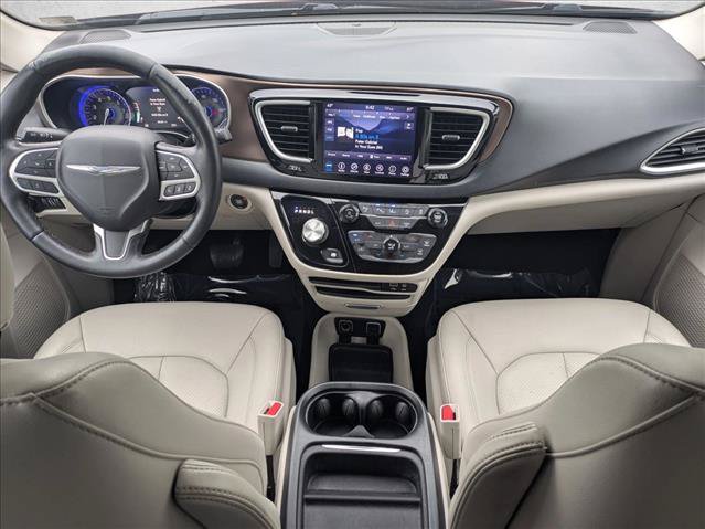 Used 2018 Chrysler Pacifica Touring-L w/ Advanced Safetytec Group FWD image 17