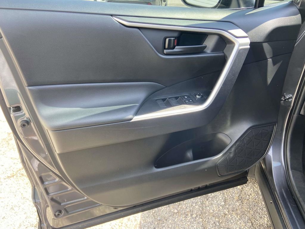 Used 2025 Toyota RAV4 LE FWD image 15