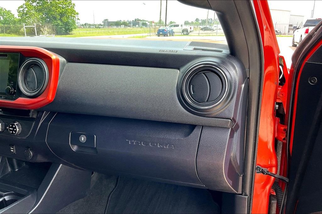 Used 2017 Toyota Tacoma TRD Off-Road w/ Tow Package (A/T) image 18