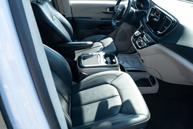 Used 2024 Chrysler Pacifica Touring-L FWD image 41
