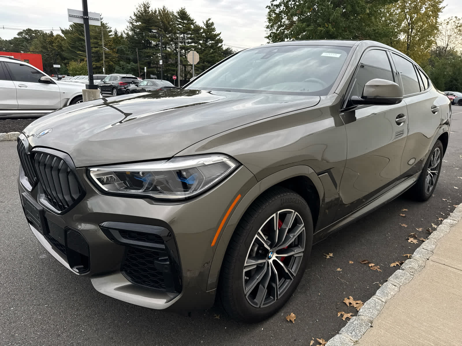 Used 2022 BMW X6 xDrive40i w/ Executive Package AWD/4WD image 4