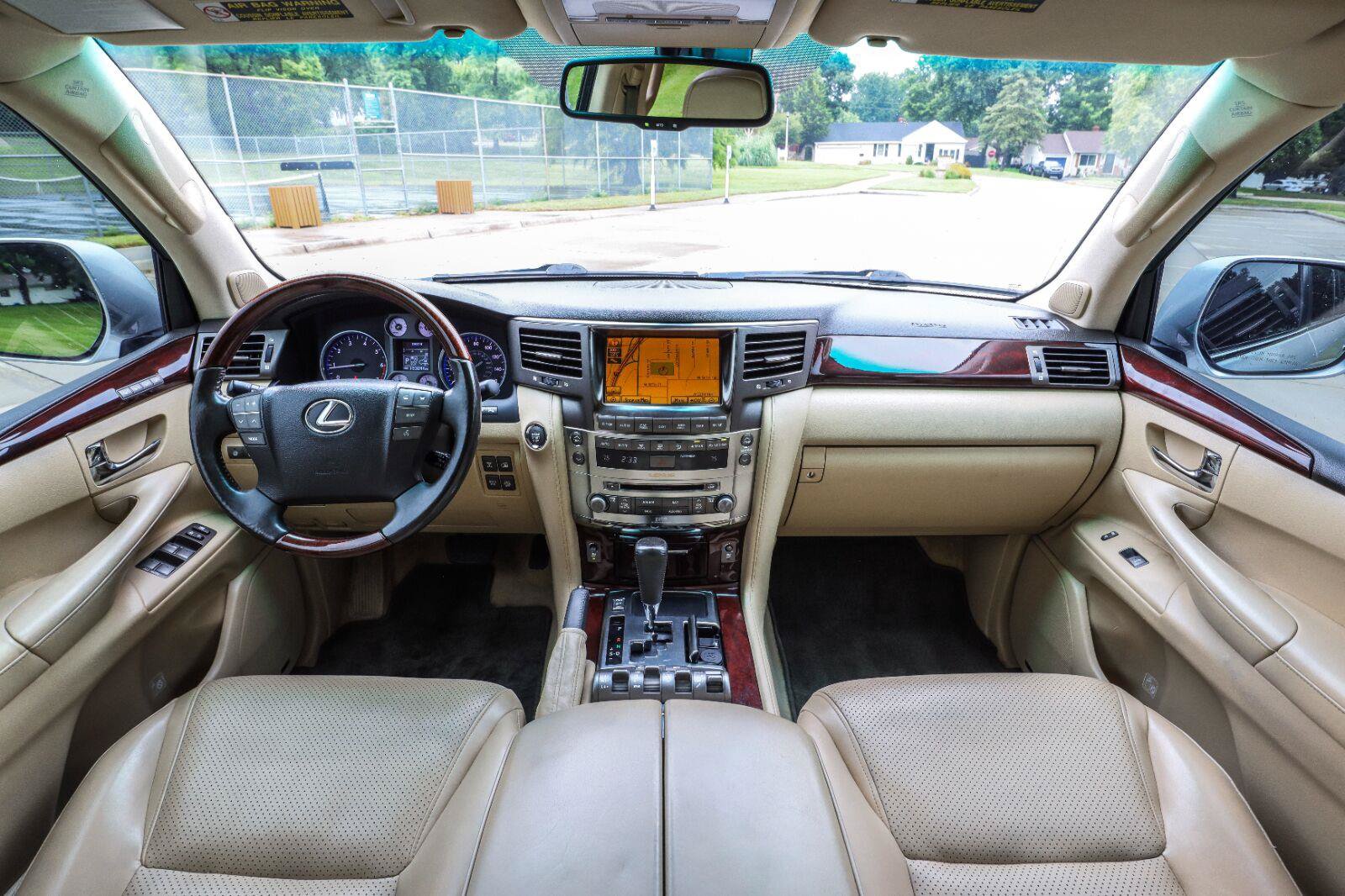 Used 2011 Lexus LX 570 4WD w/ Luxury Pkg image 2