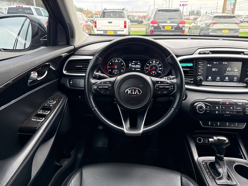 Used 2017 Kia Sorento LX w/ LX Convenience Package image 24