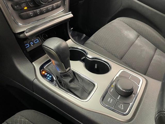 Used 2018 Jeep Grand Cherokee Laredo AWD/4WD image 8