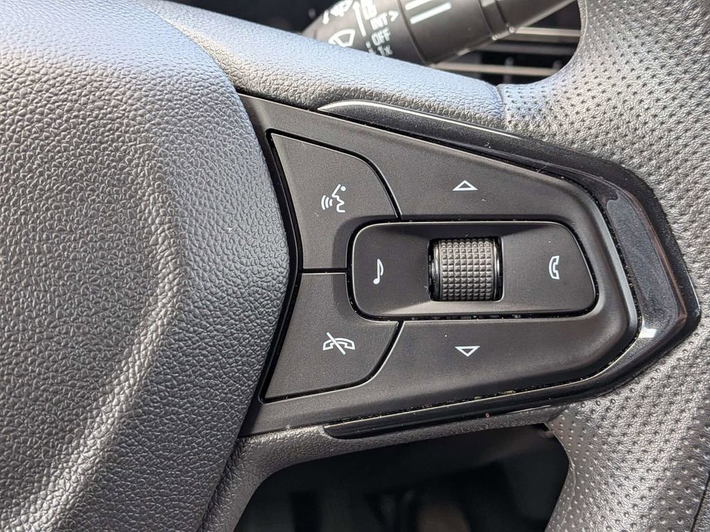 Used 2025 Chevrolet Trax LT FWD image 24