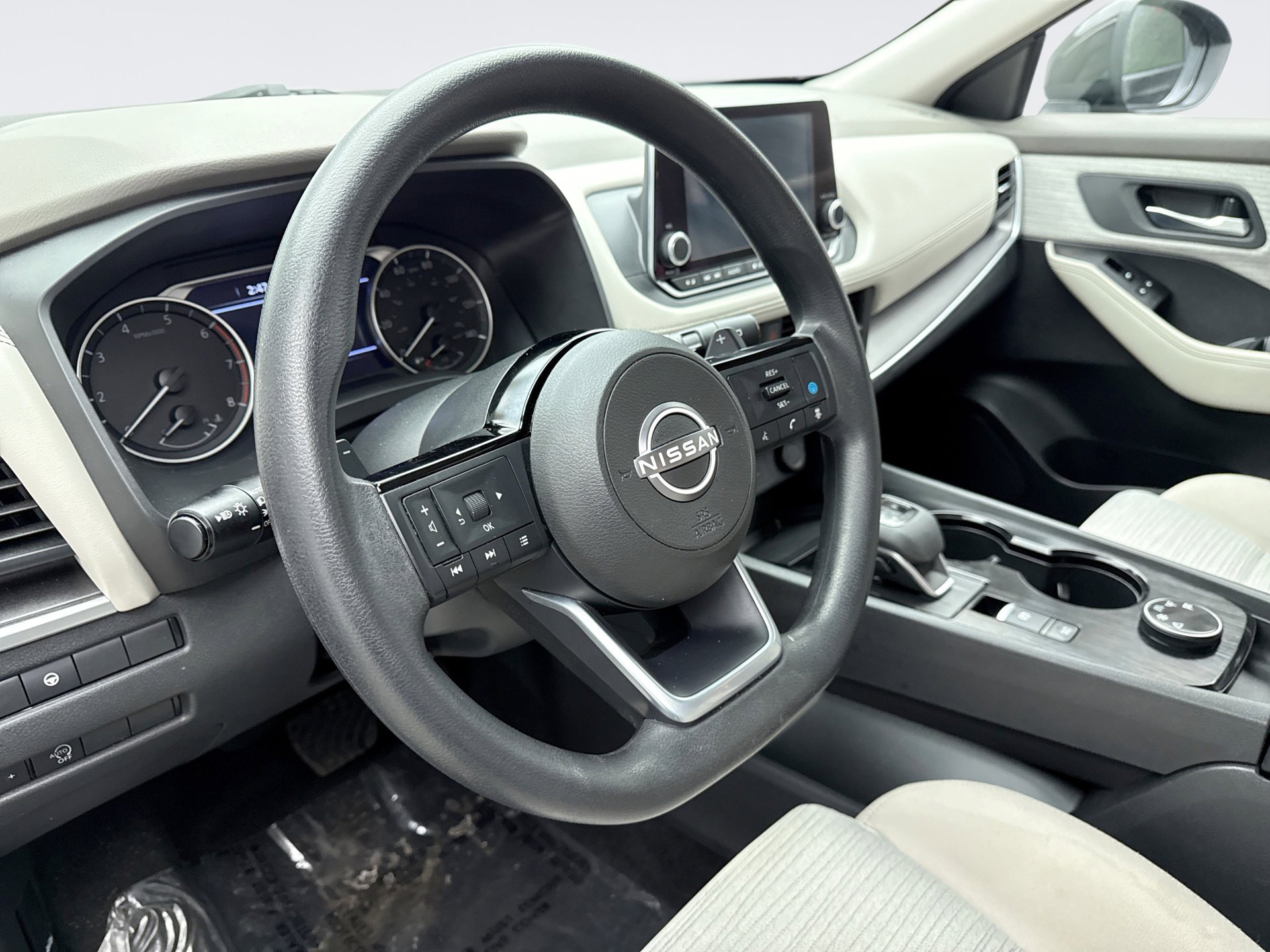 Used 2023 Nissan Rogue SV image 10