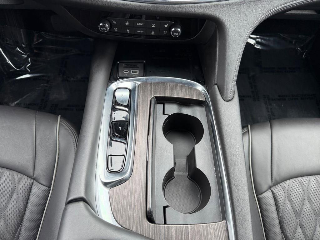 Used 2022 Buick Enclave Avenir w/ Avenir Technology Package image 21