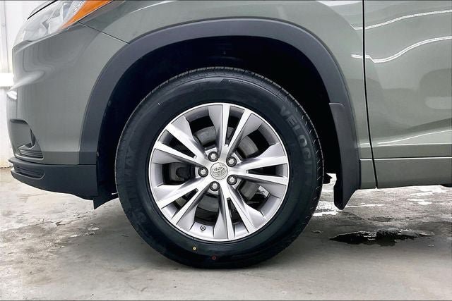 Used 2015 Toyota Highlander XLE AWD/4WD image 10