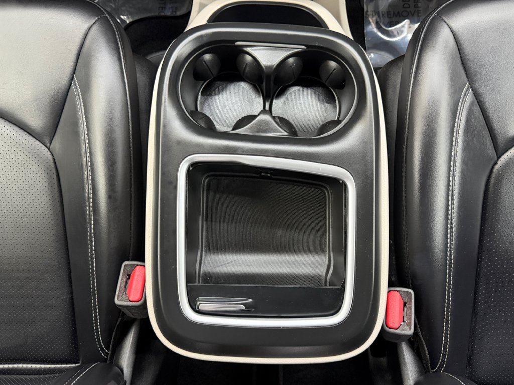 Used 2023 Chrysler Pacifica Touring-L FWD image 35