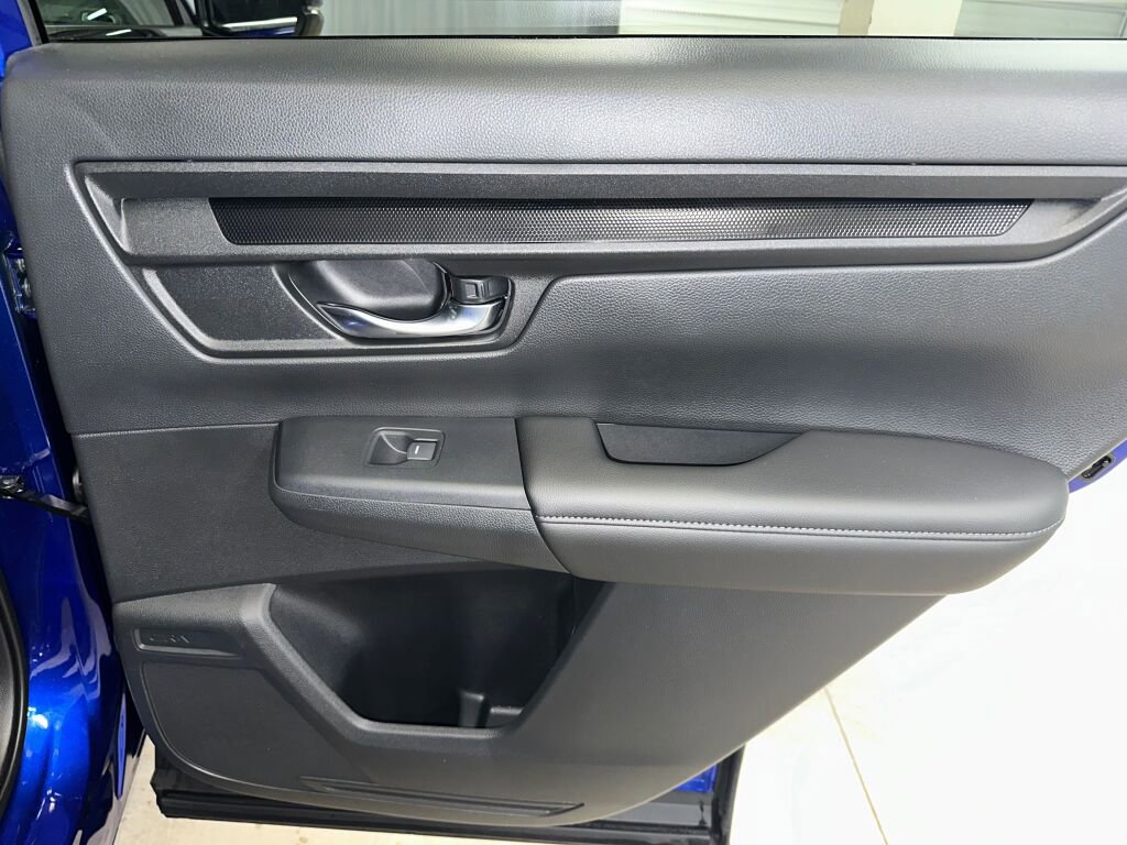 Used 2025 Honda CR-V LX image 23