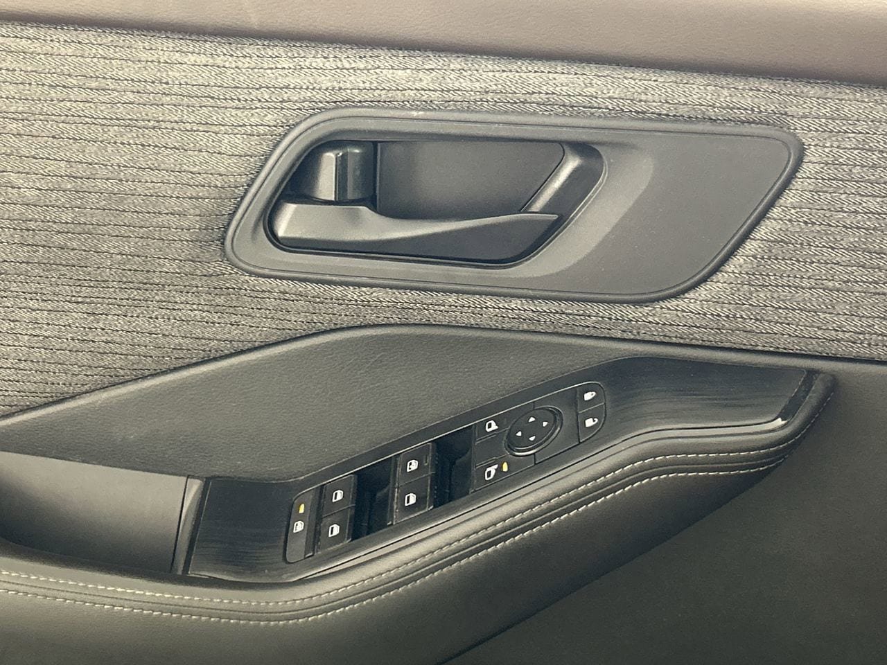 Used 2022 Nissan Rogue S FWD image 18